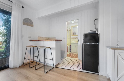 Lakes Entrance House | Robin Wood: The tranquility of a retreat and excitement of nearby attractions