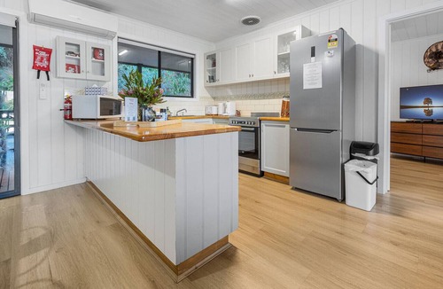 Lakes Entrance House | Robin Wood: The tranquility of a retreat and excitement of nearby attractions