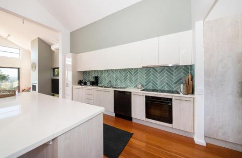 Mount Martha House | Rockleigh Bay - Gas Heated Spa and Solar Heated Pool