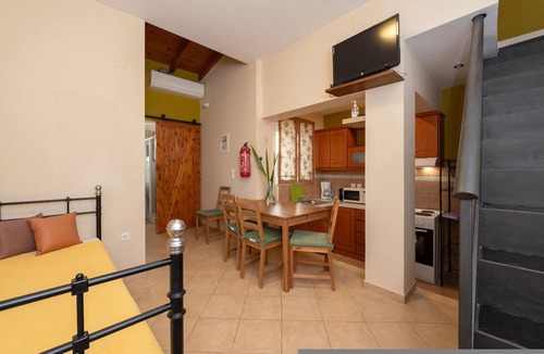Gythio Villa | Ρόδι/Pomegranate near to sea with swimming pool