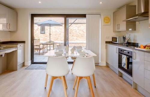 Moreton Valence Cottage | Roe Cottage
