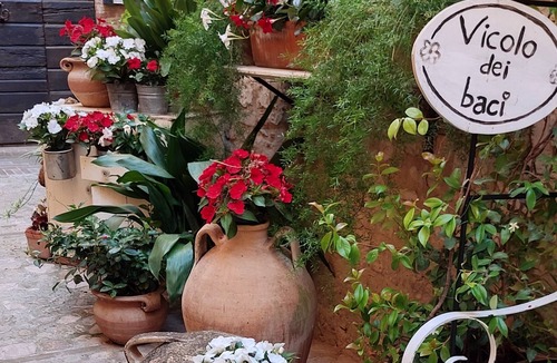 Spello Apartment | Romantic apartment in the Vicolo dei Baci located in the historic center
