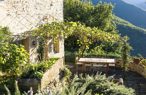 Londa Apartment | Romantic apartment with Tuscan valley views
