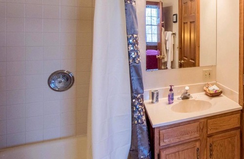 Fredericktown Cabin | Romantic Cabin in Magical Surroundings near Mount Vernon, Ohio