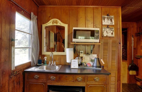 Cadillac Cabin | Romantic Escapes Await in this Charming Cabin in Cadillac, Michigan