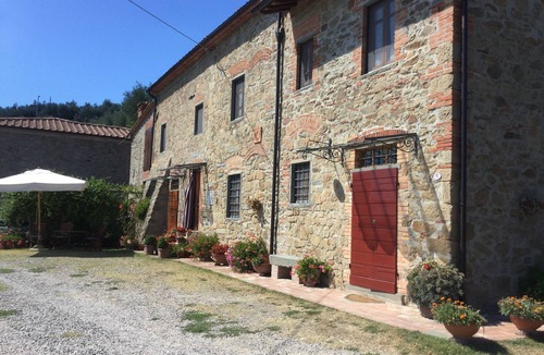 Giugnano Villa | Romantic Holiday Villa, pool Opens from April to October, for 18/25/29 people
