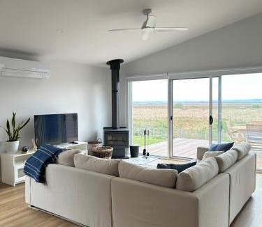Venus Bay House | Roo Views - Linen, Wi-Fi, EV charger