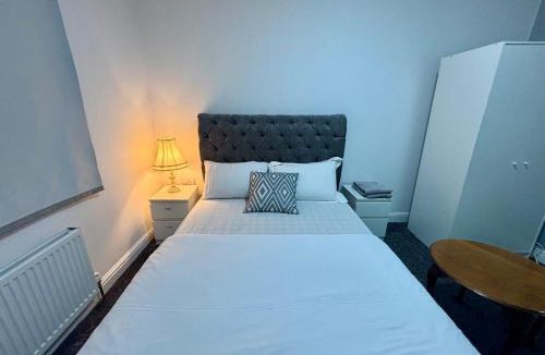 Cradley Apartment | Room 4 on Green Road
