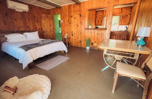 Joshua Tree Hotel | Room 7 1950s Ranch Hideaway - Joshua Tree