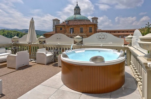 Vicoforte Apartment | Room 'Maria' with Shared Terrace, Wi-Fi, and Air Conditioning