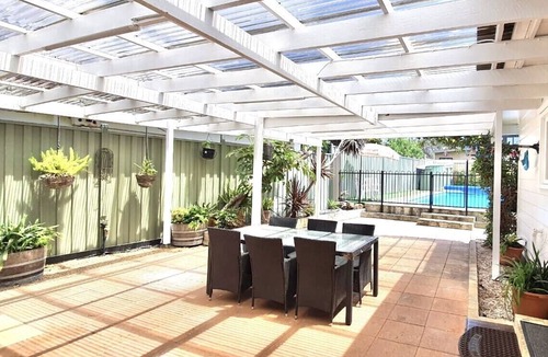 Rosebud House | Rosebud Sea Central Holiday Destination with Outdoor Pool