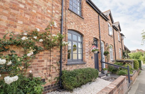 Sedgeberrow Cottage | ROSS COTTAGE, pet friendly, character holiday cottage in Sedgeberrow