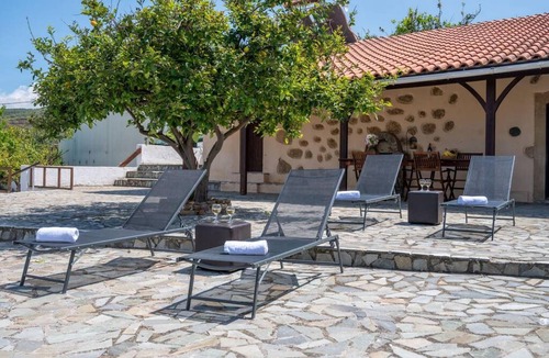 Skouloufia Villa | Roupes Stone House in Roupes