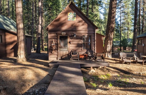 Blairsden-Graeagle Cabin | Rustic Bear Cabin at Historic Camp Layman | Feather River Getaway