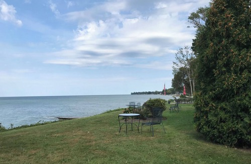 Madison-on-the-Lake Cottage | Rustic, Cozy 3-bedroom Cottage Directly on Lake Erie with WiFi,