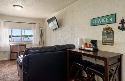 Mayfield Apartment | Rustic lakefront- 2 separate rooms with stunning views