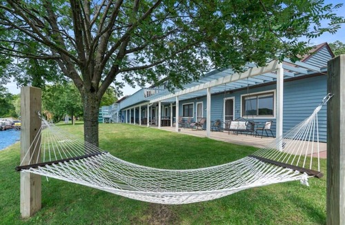 Mayfield Apartment | Rustic lakefront- 2 separate rooms with stunning views
