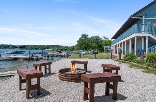 Mayfield Apartment | Rustic lakefront- 2 separate rooms with stunning views