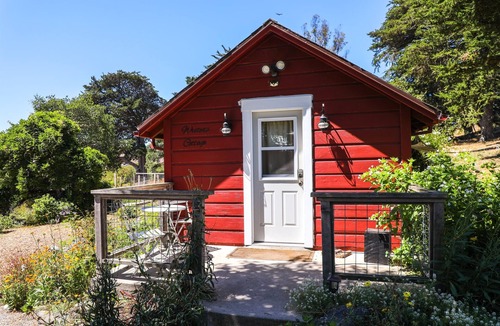 Petaluma Cottage | Rustic Studio Cottage on Organic Cattle Ranch
