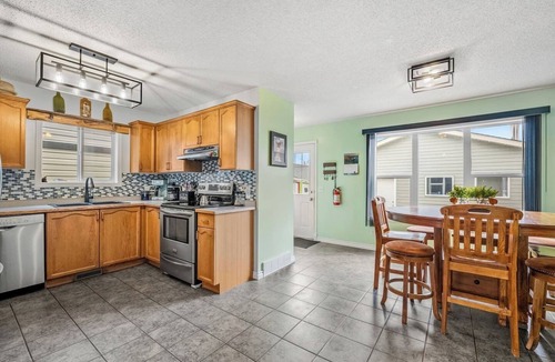 Bridlewood House | Salt Cove | Hot Tub | Fenced Yard | Gym | Pets Ok