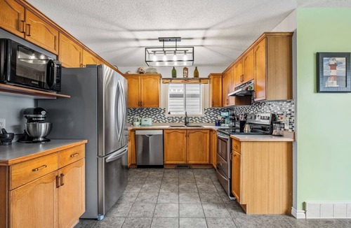 Bridlewood House | Salt Cove | Hot Tub | Fenced Yard | Gym | Pets Ok