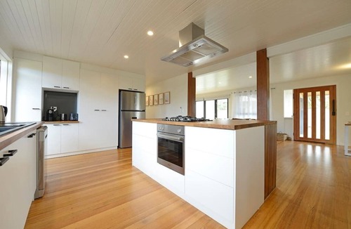 Rosebud House | Salty Escape - 4pm check out Sundays*