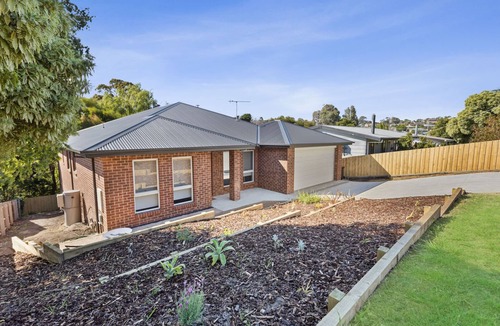 Lakes Entrance House | Sanctuary: Ideal escape for those seeking a serene getaway