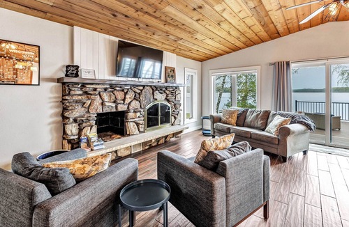 Brazeau Cottage | Sand Shoreline, Party Garage, Picturesque Sunsets!
