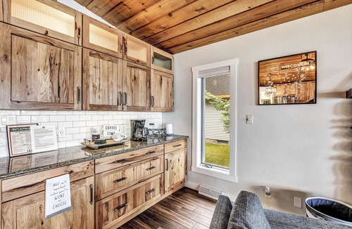 Brazeau House | Sand Shoreline, Party Garage, Picturesque Sunsets, Dock