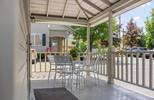 Traverse City Apartment | Sandpiper Cottage 3 . Sandpiper Cottage 3