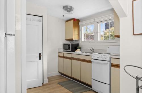 Traverse City Apartment | Sandpiper Cottage 3 . Sandpiper Cottage 3