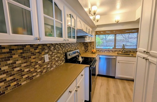 Marin City House | Sausalito Retreat with Water Views and AC - 30-DAY MINIMUM STAY JUNE 26 - AUG 8