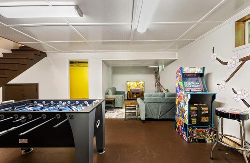 Sister Bay House | Scandia- Secluded Home, Walk to Marina, Game Room & Hot Tub