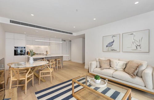 Hampton Apartment | Sea View 2BR w Best Rooftop Pool in Melb!