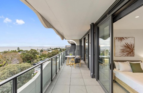 Hampton Apartment | Sea View 2BR w Best Rooftop Pool in Melb!