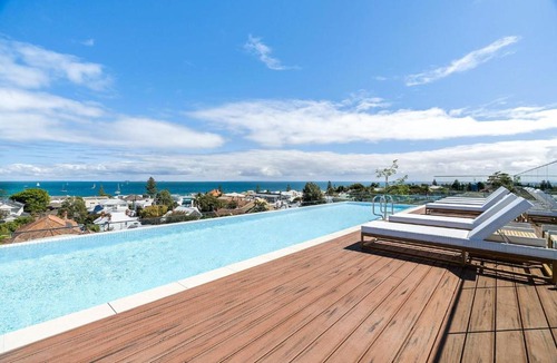 Hampton Apartment | Sea View 2BR w Best Rooftop Pool in Melb!