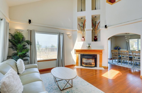 Eureka Cottage | Seaside Eureka Vacation Rental w/Bay Views!