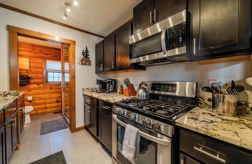 Rockbridge Cabin | Secluded Getaway/Creek View/Hot Tub/Fire pit/Pet Friendly!/Heart of HK