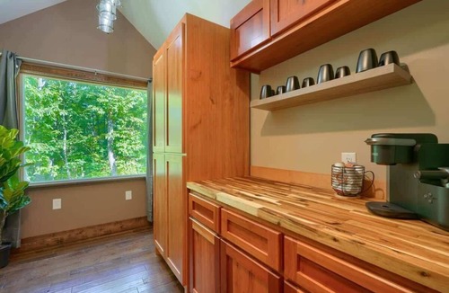 Hallsville Cabin | Secluded Hocking Hills Cabin with Hot Tub
