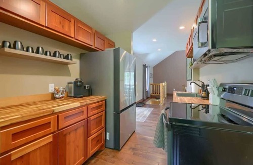 Hallsville Cabin | Secluded Hocking Hills Cabin with Hot Tub