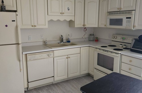 Allenton House | Secluded mother in law suite above garage with 2 private entrances.