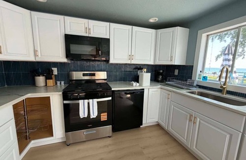 Oscoda Cabin | Seven Shores Retreat Lake Huron Oscoda Cabin 5