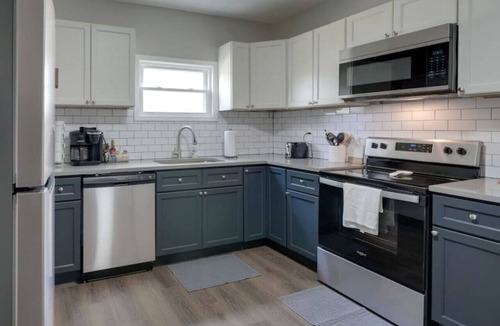 Columbus Villa | Sheldon Gold - Chic 3BR, Fenced Yard