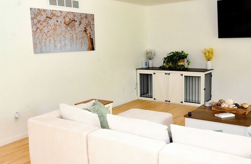 Farmington Hills House | Shiawassee on the Hills, a fully furnished 3 bed 1 bath rolling ranch