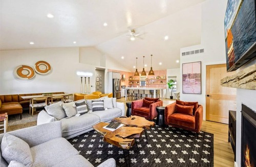 Sister Bay House | Sister Bay Retreat | Sleeps 12 + Game Room