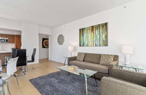 Downtown San Francisco Apartment | Sky Lounge & Outdoor Pool |South Beach | San Francisco Bay
