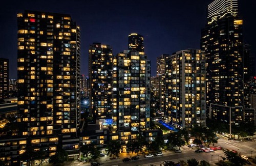 Southbank Apartment | Skyline Stays Southbank Rooftop Pool Apt