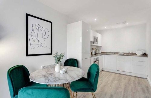 Bordesley Apartment | Sleek 2BR Birmingham Pad with Balcony Views