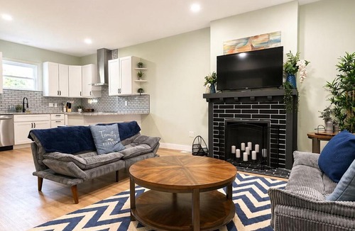 West Columbus Apartment | Sleeps 10 4BR Home Perfect for Groups and Families