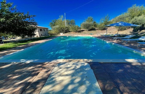 Todi Villa | Sleeps 10, Todi By The Pool, 4 kms to Todi central - a beautiful walk !